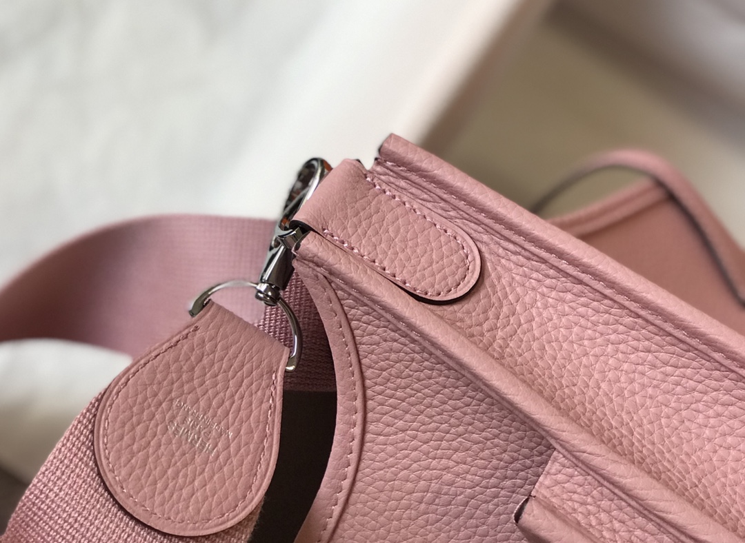 Hermes Evelyne III 29 PM Shoulder Bag In Pink Clemence Leather